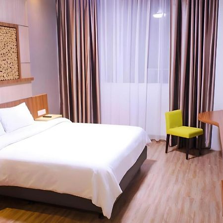 Ayola First Point Hotel Pekanbaru Εξωτερικό φωτογραφία