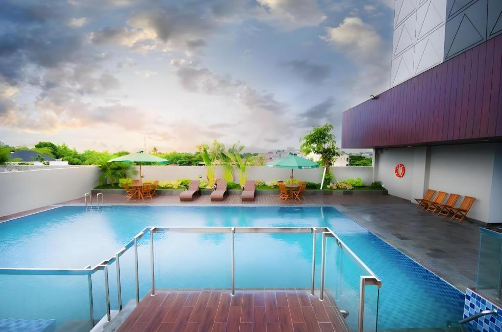 Ayola First Point Hotel Pekanbaru Εξωτερικό φωτογραφία
