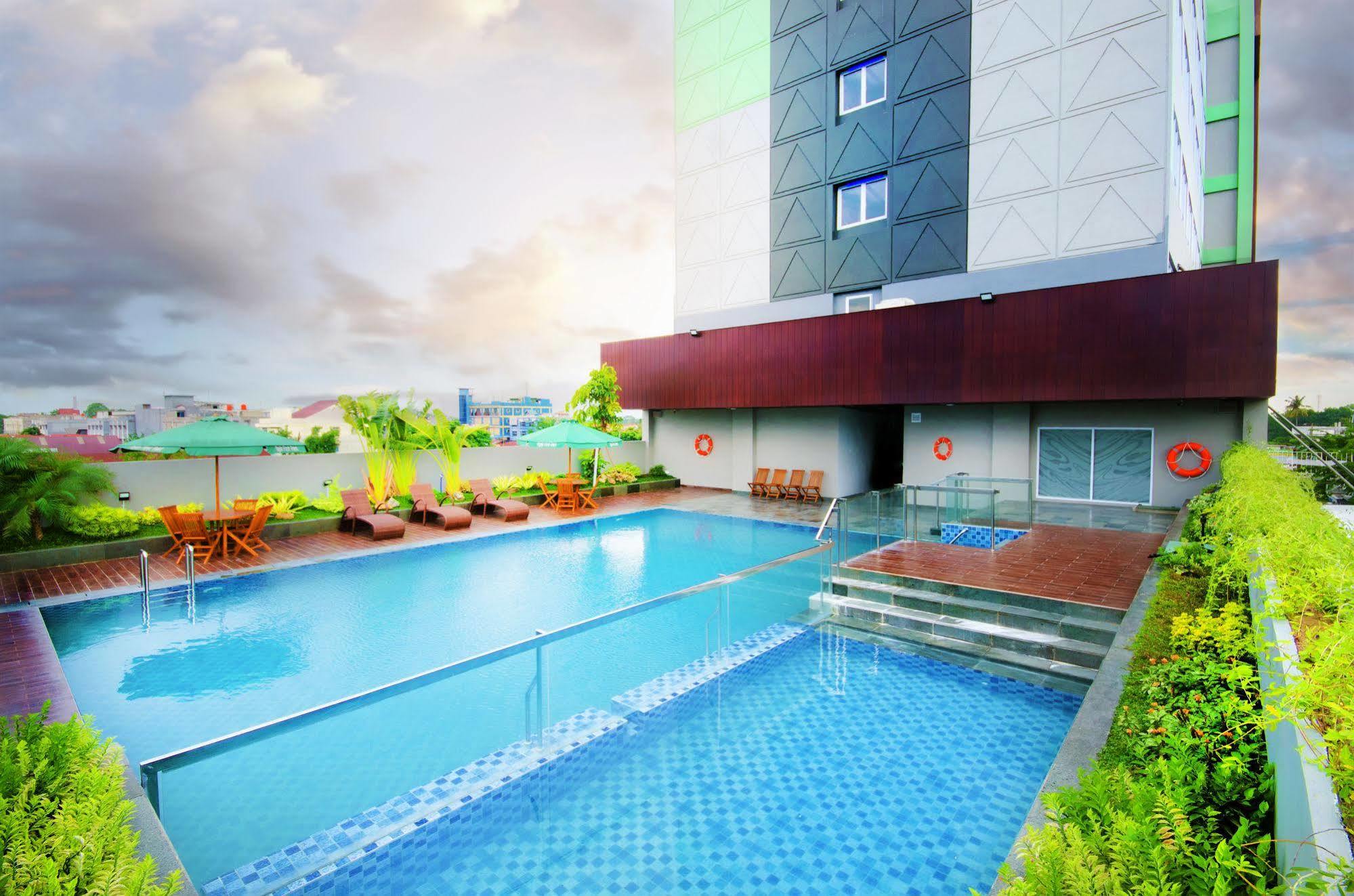 Ayola First Point Hotel Pekanbaru Εξωτερικό φωτογραφία